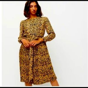 NWT’s JCrew Leopard Long Sleeve Tie Waist Pleated Dress size 6.